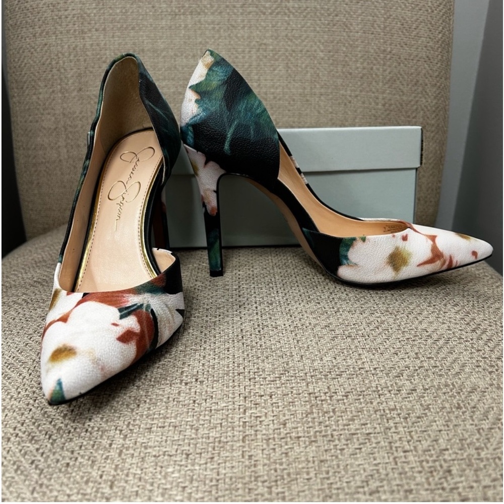 EUC Jessica Simpson White Floral Claudette d’Orsay pump - 7 1/2